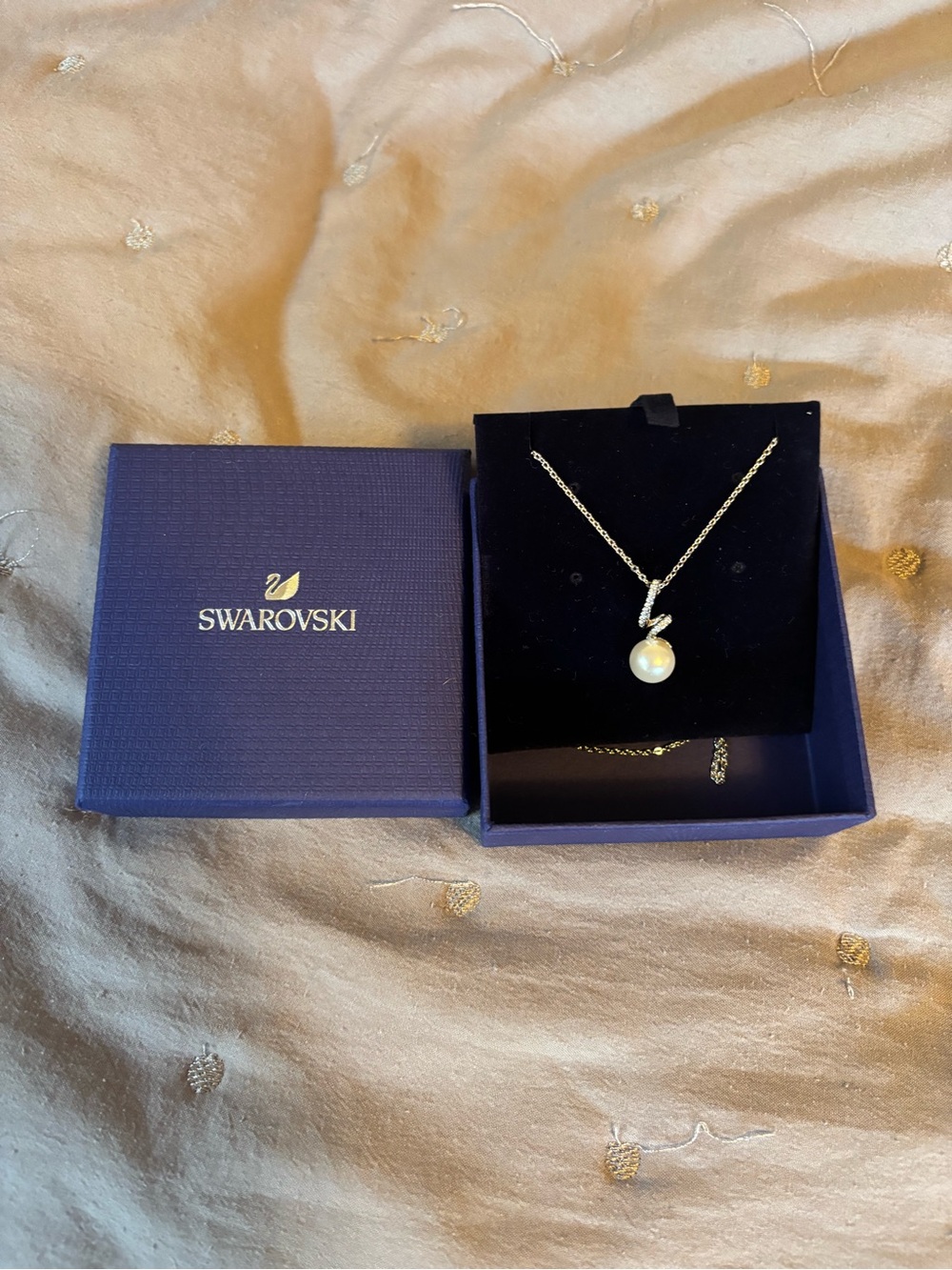 Swarovski Pearl Pendant Necklace with Crystal Accent Gabriella Collection